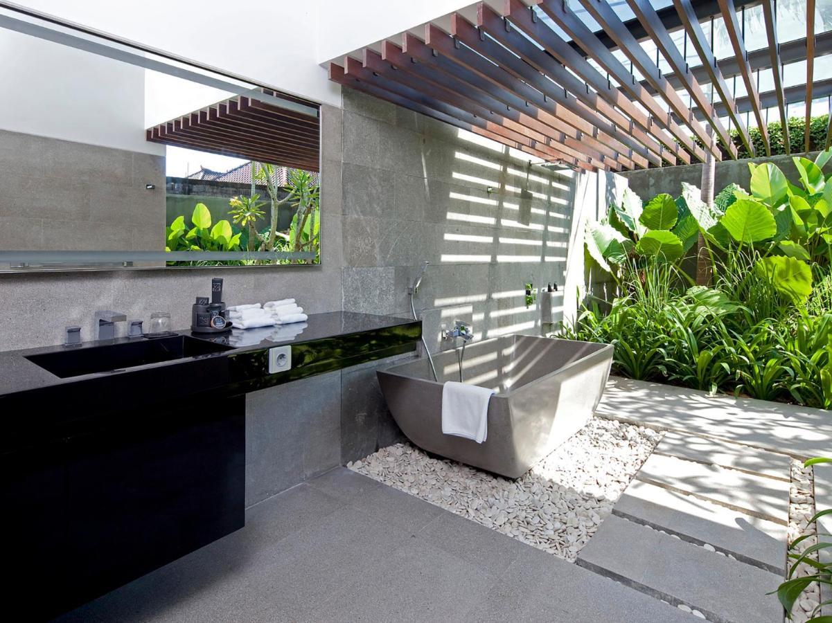 Issi * Seminyak (Bali)