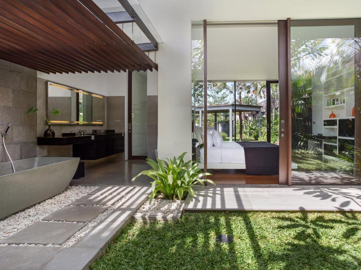 Issi Seminyak (Bali)